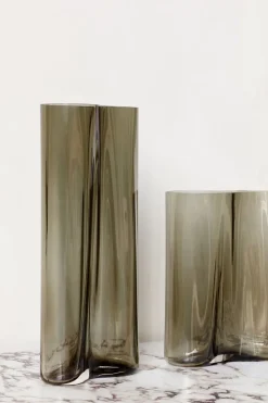 Aer Vase, 33, Smoke