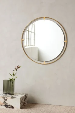Aer Vase, 33, Smoke
