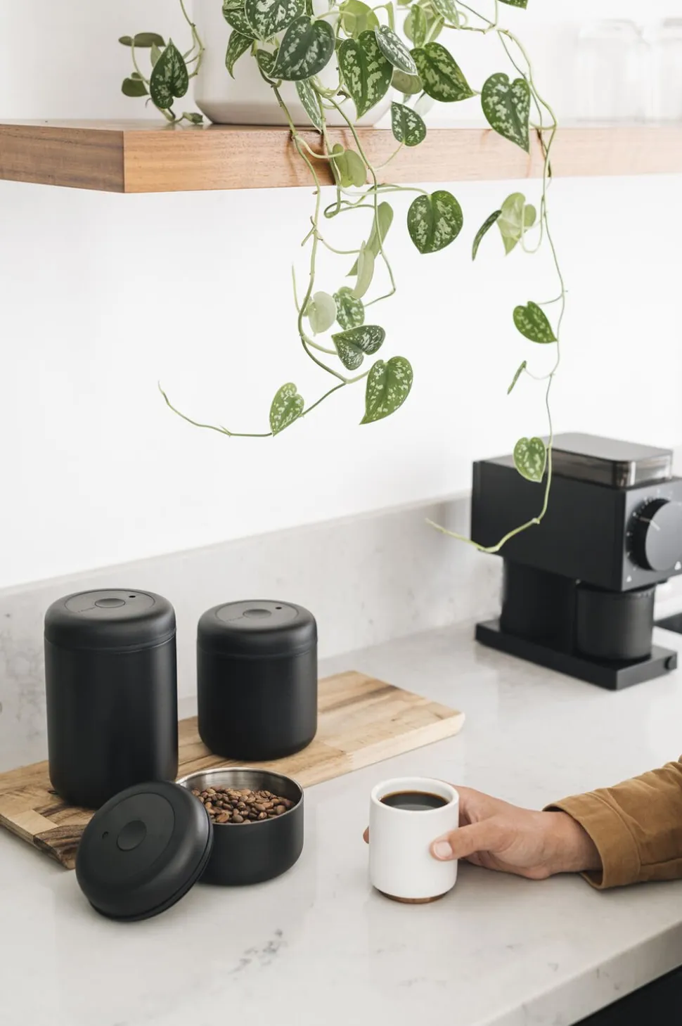 Atnos 1. 2l Black