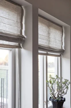 Ebba Roman Blind