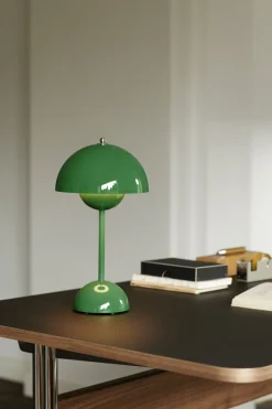 Flowerpot Portable Lamp VP9, Magnetic Charger
