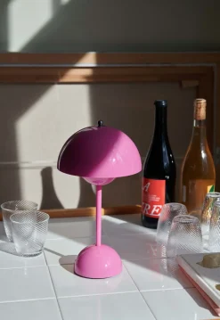 Flowerpot Portable Lamp VP9, Magnetic Charger