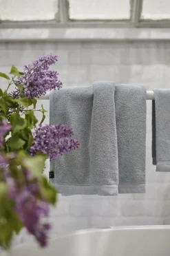 Lina Towel