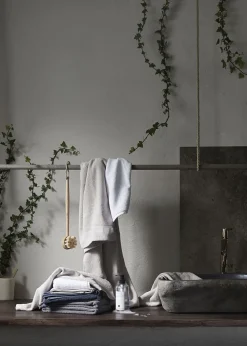 Lina Towel