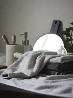 Lina Towel
