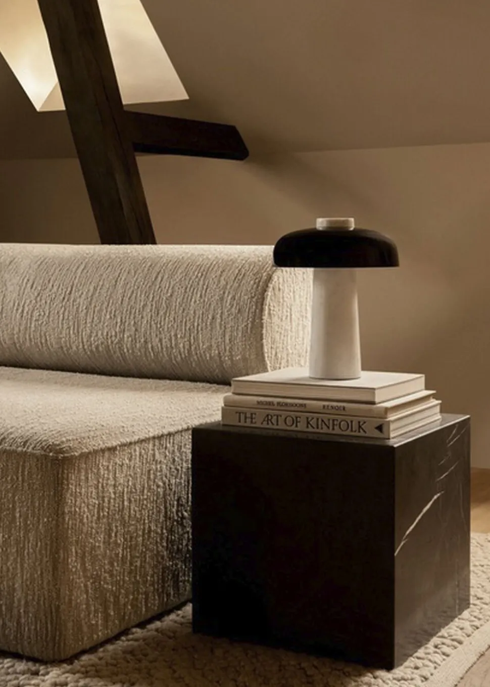 Reverse Table Lamp, Carrara, Black ( CE-ETL-UK)
