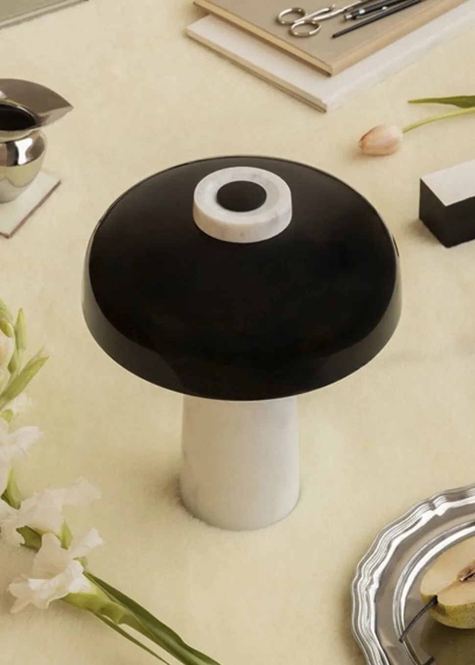 Reverse Table Lamp, Carrara, Black ( CE-ETL-UK)