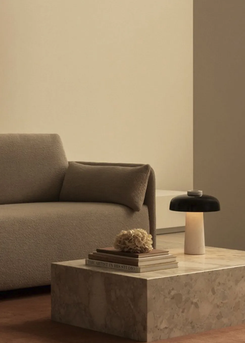 Reverse Table Lamp, Carrara, Black ( CE-ETL-UK)