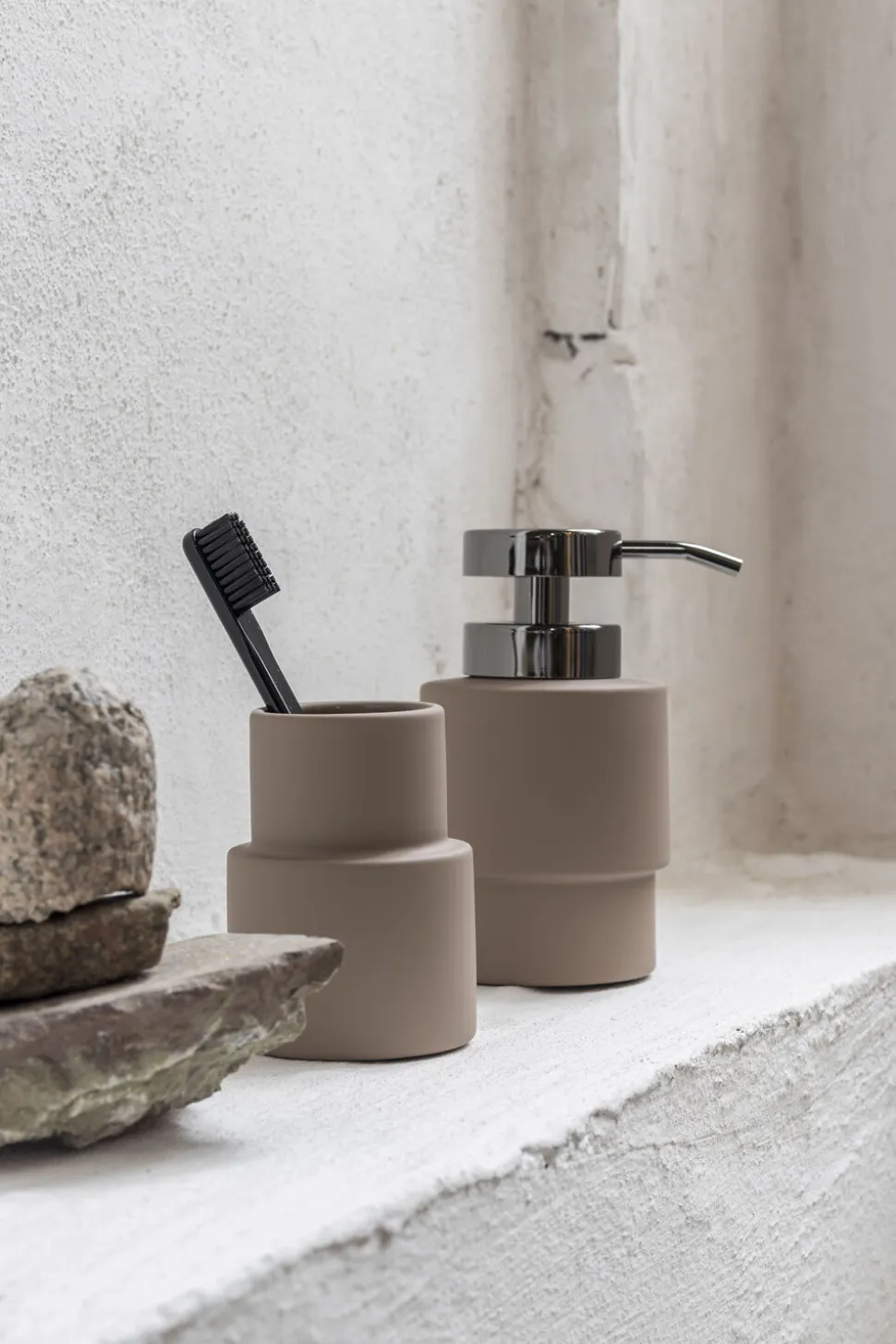 SHADES toothbrush holder