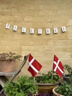 Stofflag på pind 3 stk hurraflag