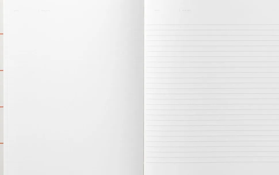 Stor notesbog med syet ryg, lys grå